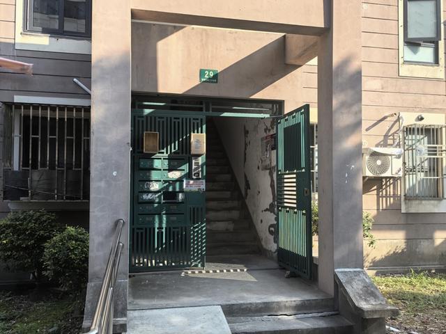 是政府早年统一改造实事工程该如何“善后”